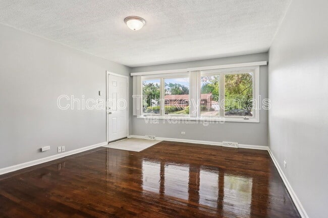 Building Photo - 16019 Circle Dr