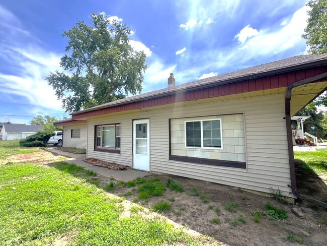 Building Photo - Awesome SW Midtown ranch w/ attached garage!