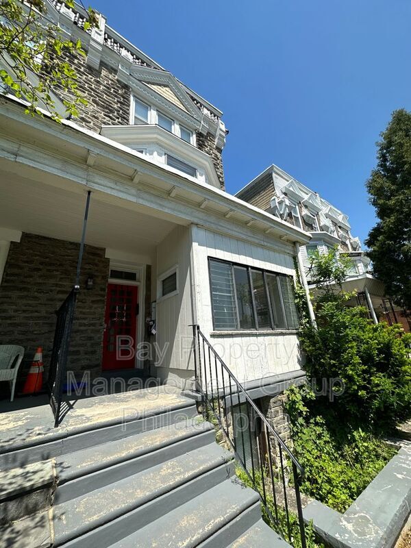 Foto del edificio - 441 E Walnut Ln