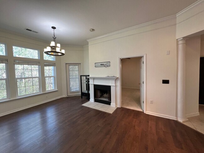 Foto del edificio - 2 Bedroom 2 Bath Renovated Condo at Mira V...