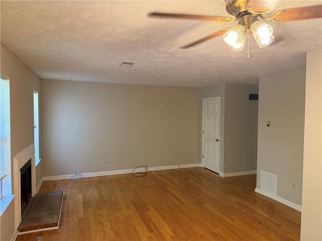 Foto del edificio - 1695 Cedar Bluff Way