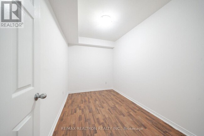 Building Photo - 414 Jarvis St