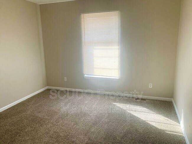 Building Photo - 18910 Manor Dr