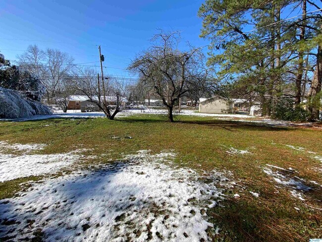 Building Photo - 2205 Glen Iris Rd NW