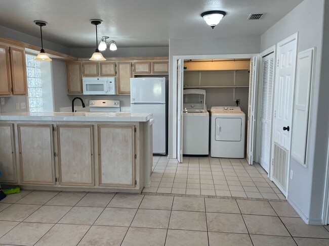 Foto del edificio - 108 E Jupiter Ln