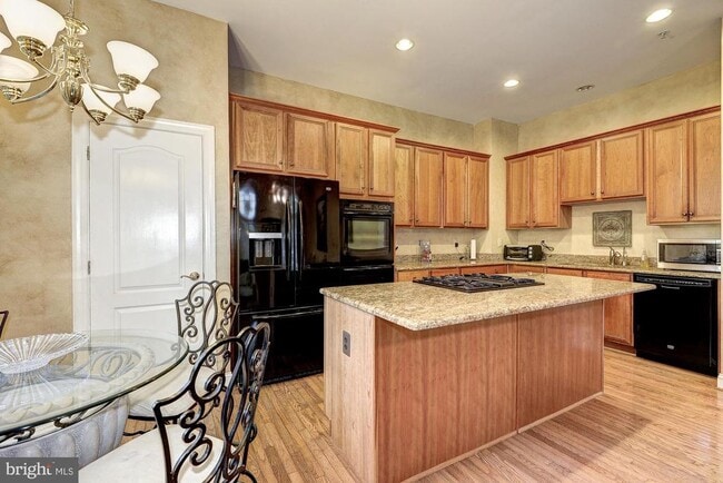 Foto del edificio - 1657 Colonial Hills Dr