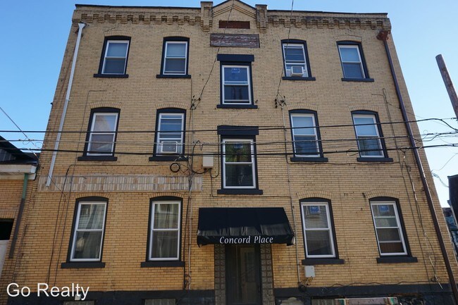 Building Photo - 833 Concord St