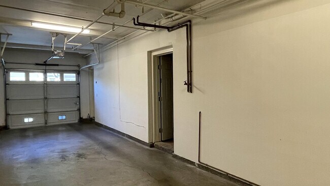 Building Photo - 503 Marble Arch Ave