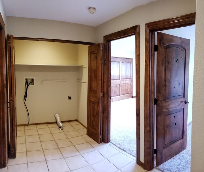 Building Photo - Incredible 2 bedroom Condominium with Rive...