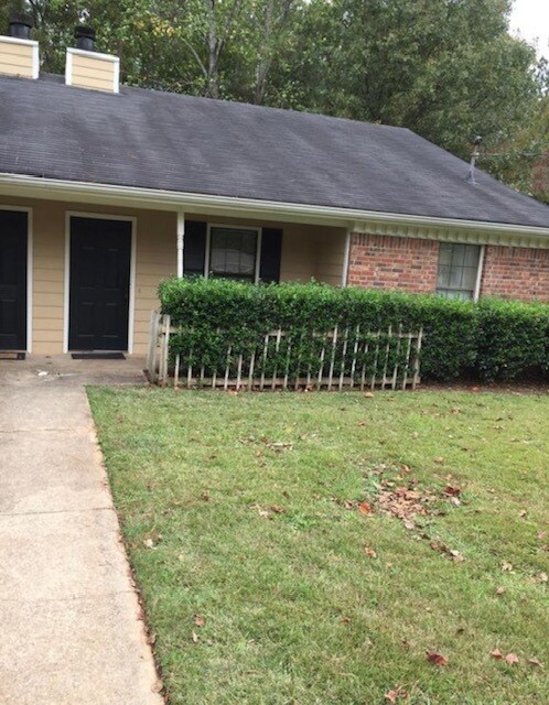 Entrance - 421 Charter Ct