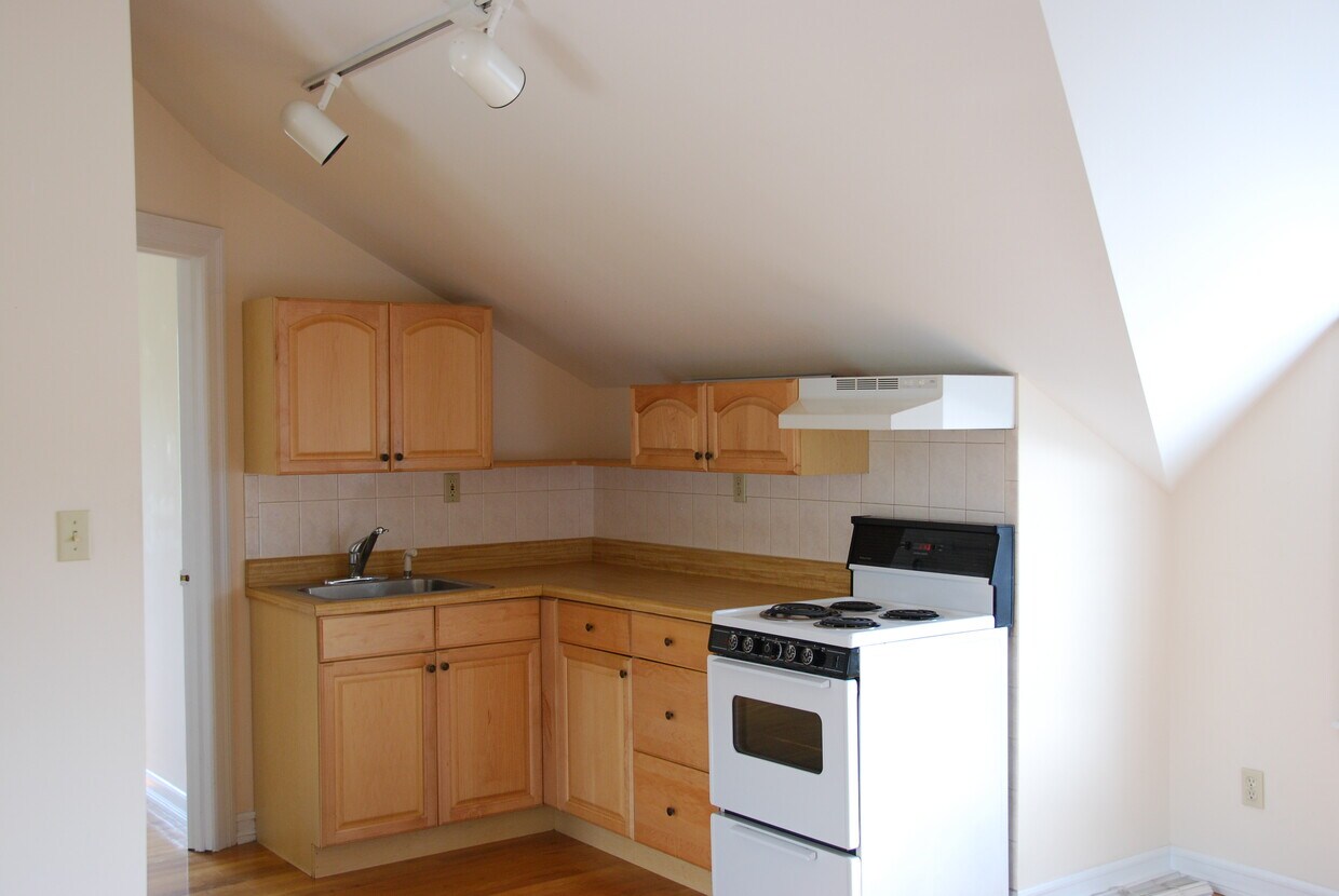 2120 Hazen St Unit 3, East Elmhurst, NY 11370 Apartments in East