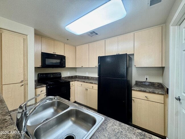 Foto del edificio - 18416 N Cave Creek Rd