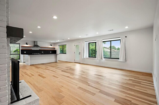 Foto del edificio - 7700 Manassas Dr