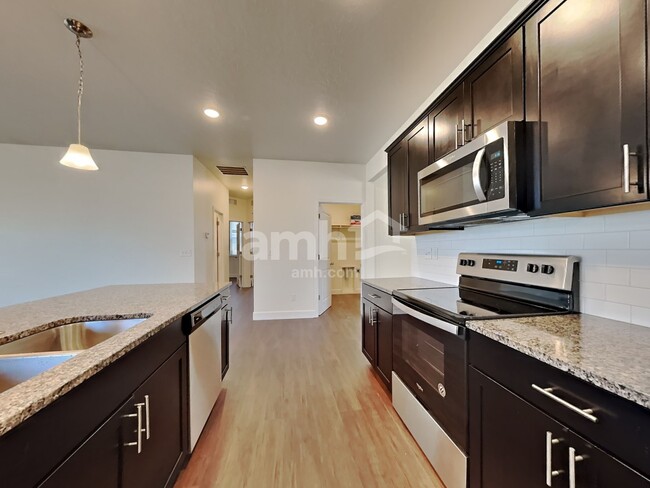 Building Photo - 122 E Sicily Drive