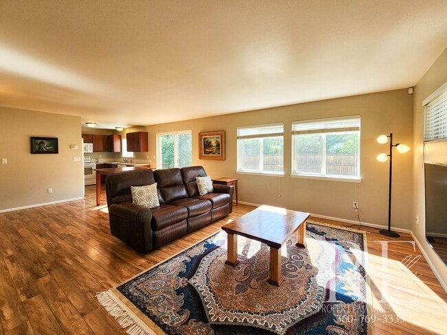 Building Photo - Spacious Silverdale Home with Large Fenced...