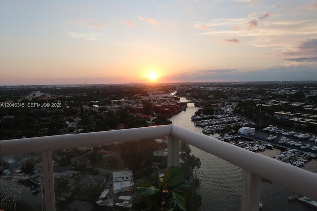 Foto del edificio - 1861 NW S River Dr