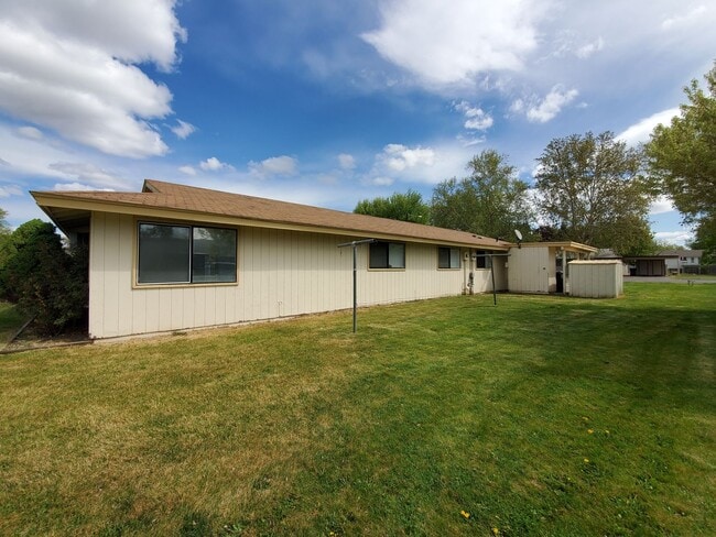 Building Photo - 1921-1923 Luther Pl