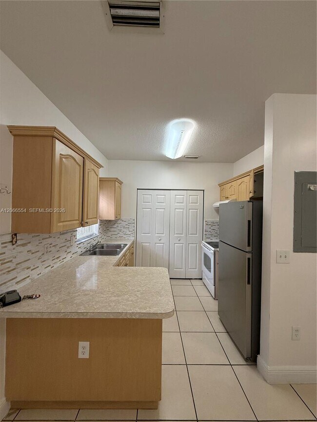 Foto del edificio - 761 NW 24th Ct