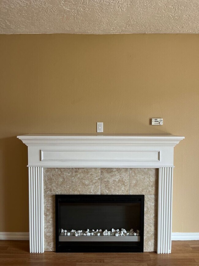 Foto del edificio - 1 Bed • 1 Bath Downstairs Unit