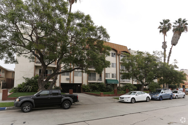 Building Photo - 1470 Rexford Dr