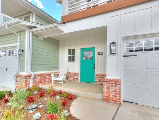 Foto del edificio - Luxury, Zero Maintenance Living Edmond Townhome