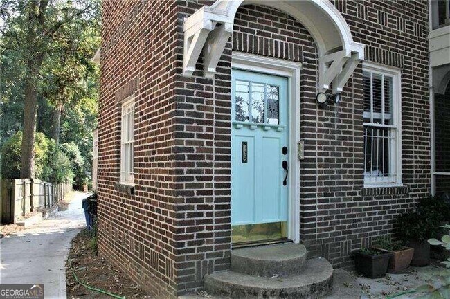 Building Photo - 505 8th St NE