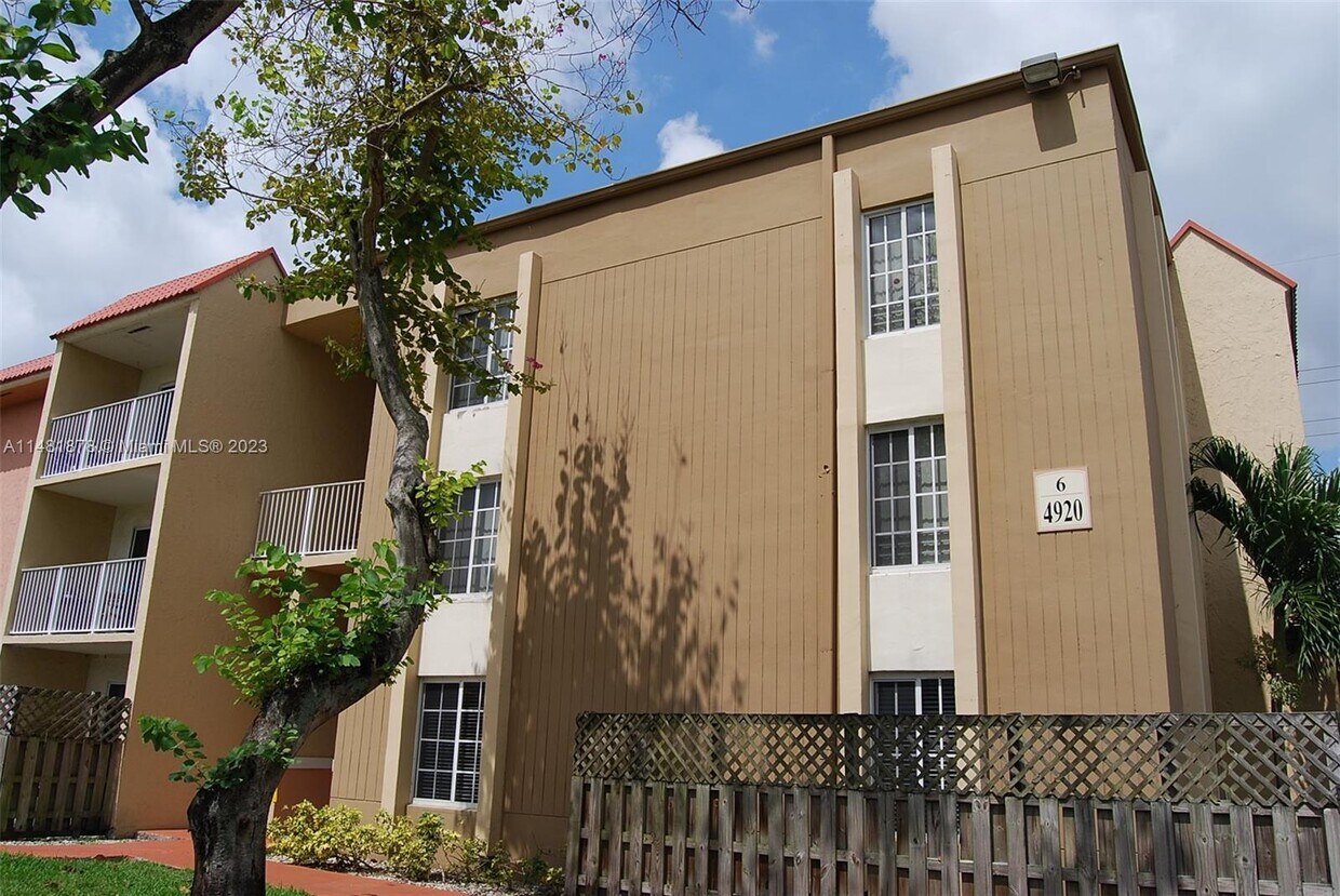 4920 NW 79th Ave Unit 208, Doral, FL 33166 Condo for Rent in Doral