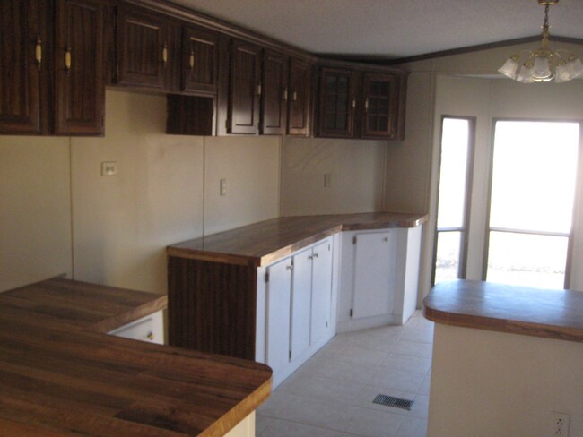 Foto del edificio - 488 Will Holt Rd