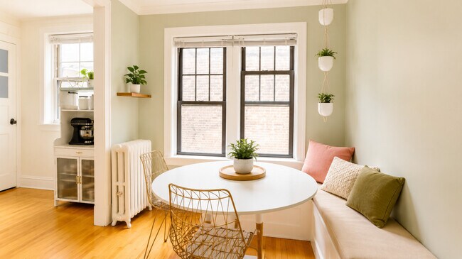 Foto del edificio - 3610 N Claremont Ave