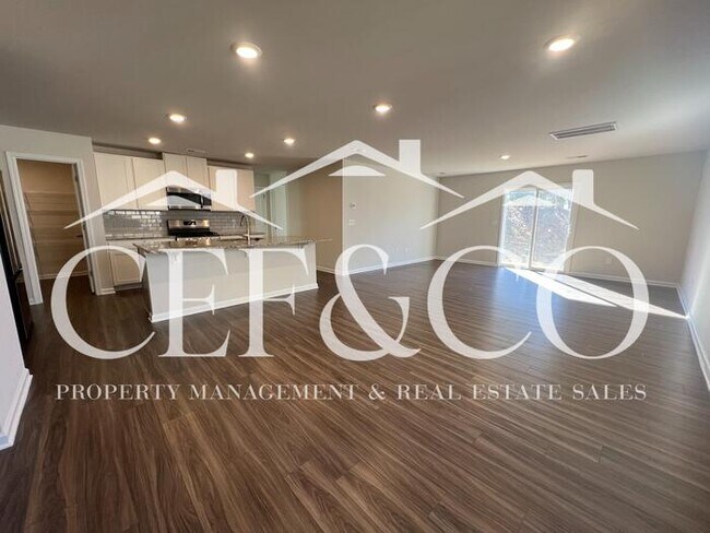 Foto del edificio - Spacious 5-Bedroom Home with Loft, 2-Car Garage & Neighborhood Amenities