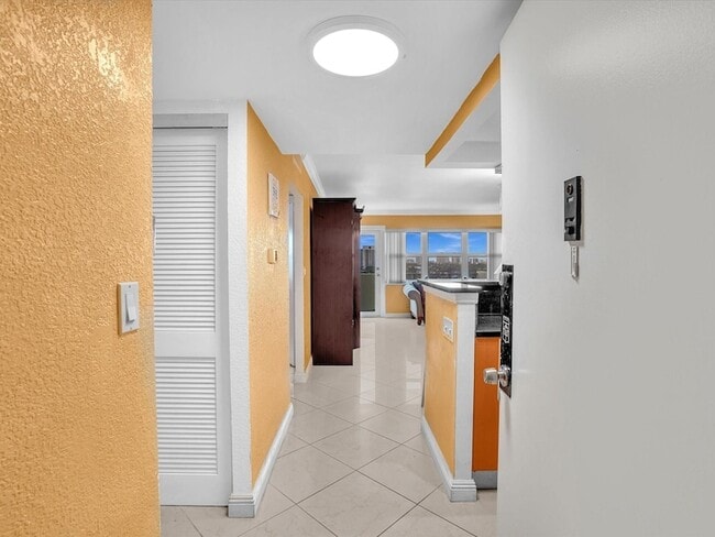 Foto del edificio - 401 Golden Isles Dr