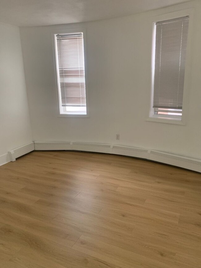 Building Photo - 661 Washington St