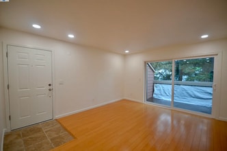Building Photo - 1187 Yarwood Ct