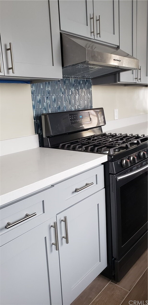 Foto del edificio - 4956 Revlon Dr