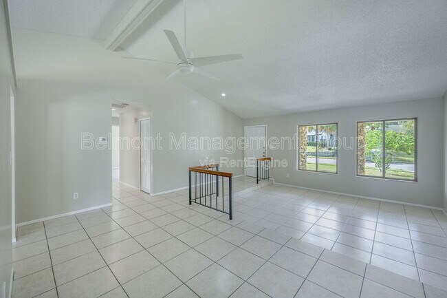 Foto del edificio - 605 Antilla Ave