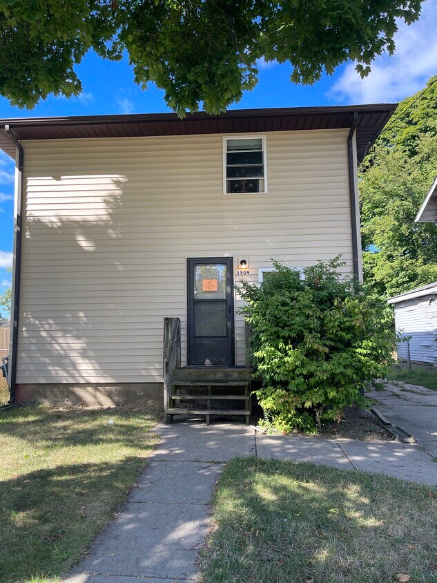 1509 Arlington Ave Unit 2, Flint, MI 48506 Apartments in Flint, MI