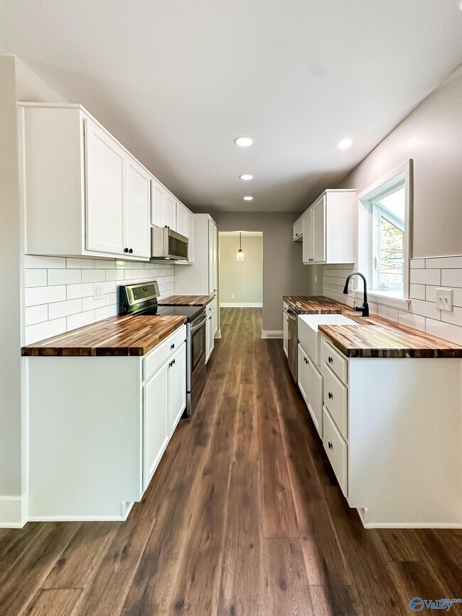 Foto del edificio - 11210 Mountain Crest Dr SE