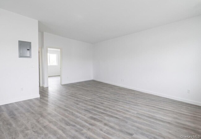 Foto del edificio - 70-28 45th Ave