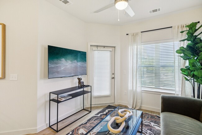 Building Photo - Matador