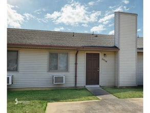 Building Photo - 1510 Lakewood Dr
