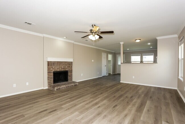 Foto del edificio - 10321 Fossil Valley Dr