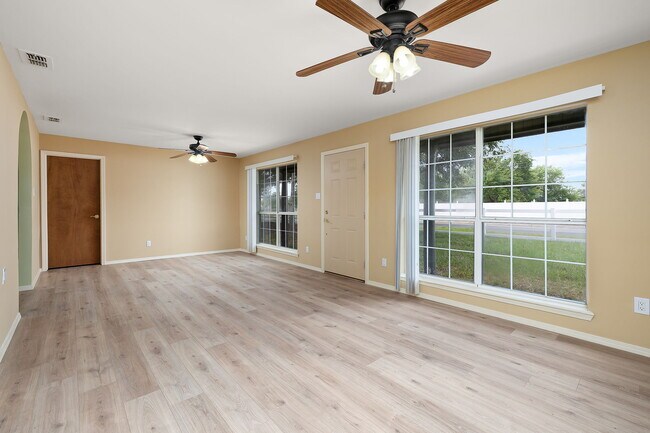 Foto del edificio - 4800 Mile 6 Rd