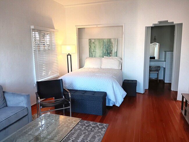 Dormitorio - 455 North Doheny Drive