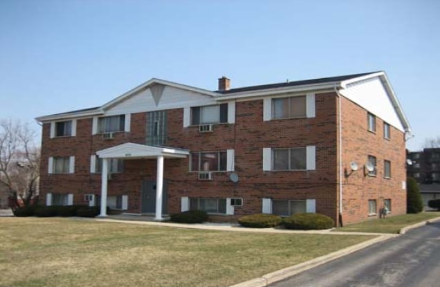 Primary Photo - 12 Unit Apartment Building