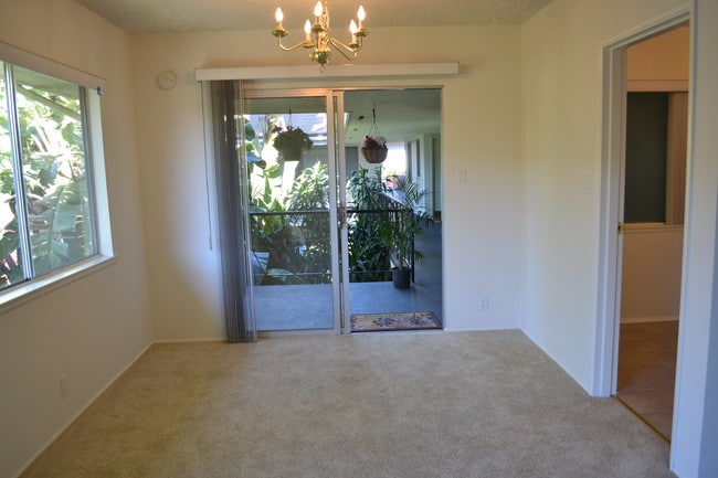 Dining Area and Patio - The Royal Gardens
