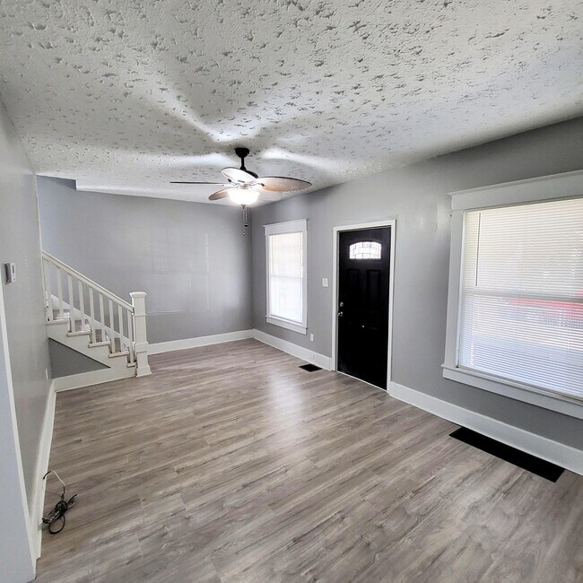 Living room - 1412 Beech St