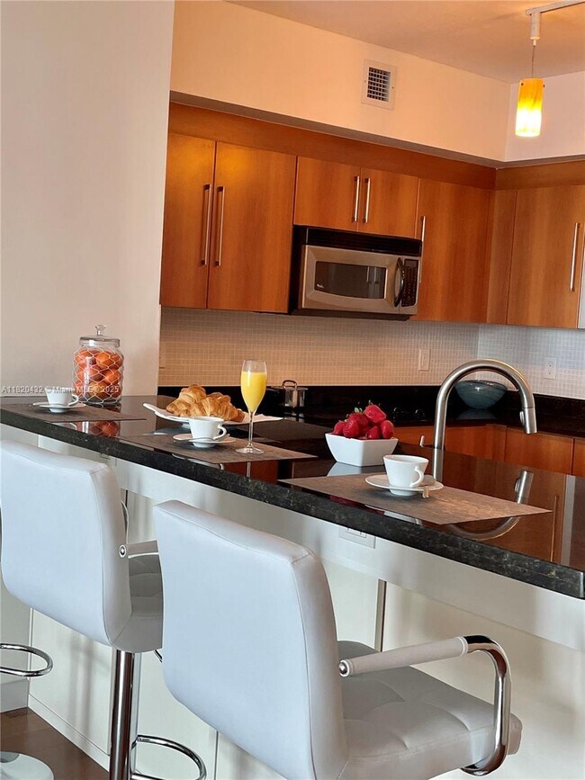 Foto del edificio - 325 S Biscayne Blvd
