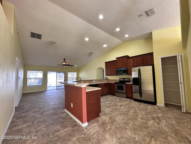 Foto del edificio - 7209 Rose Creek Ln