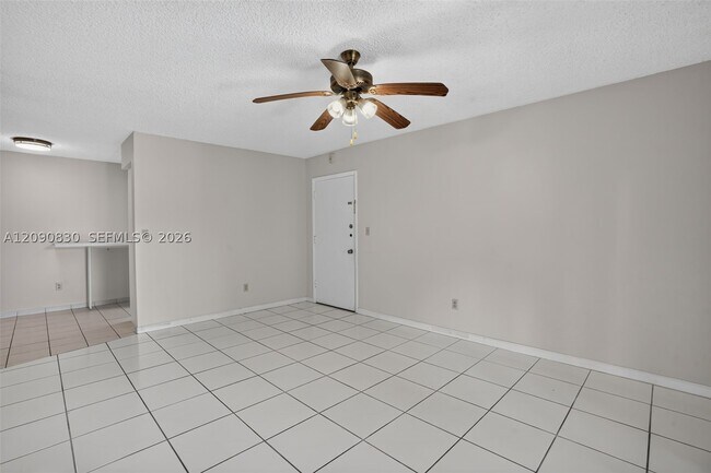 Foto del edificio - 10786 N Kendall Dr
