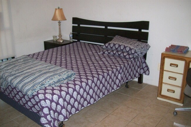 Building Photo - 8100 Creekbend Dr